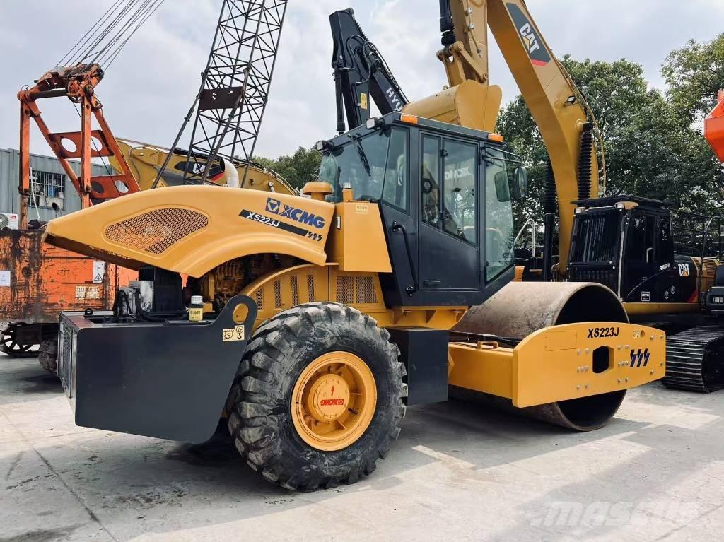 XCMG XS 223 J 单轮压路机