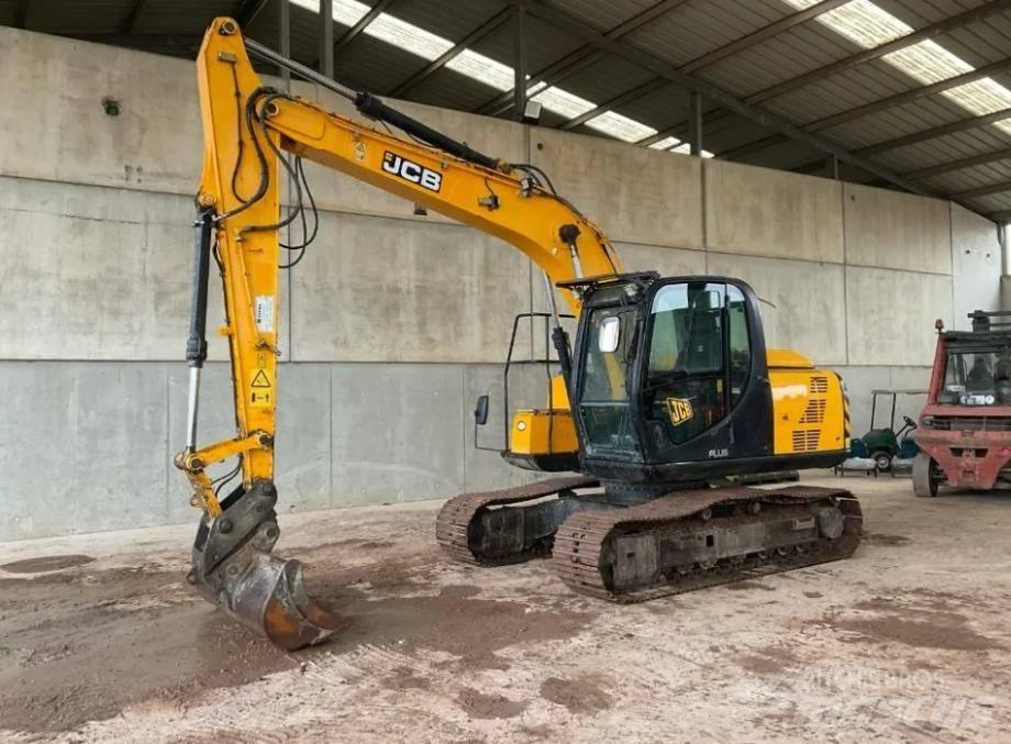 JCB JS 130 LC 履带挖掘机
