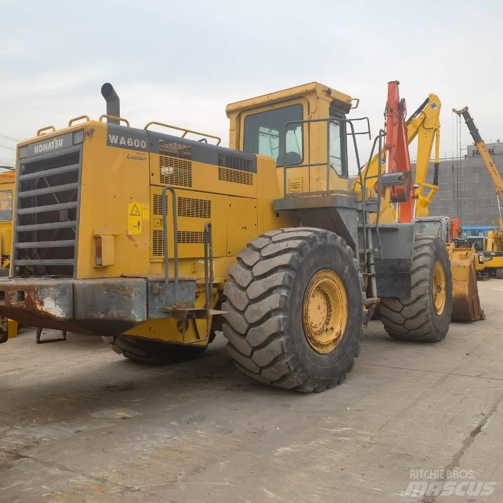 Komatsu WA 600-6 轮式装载机