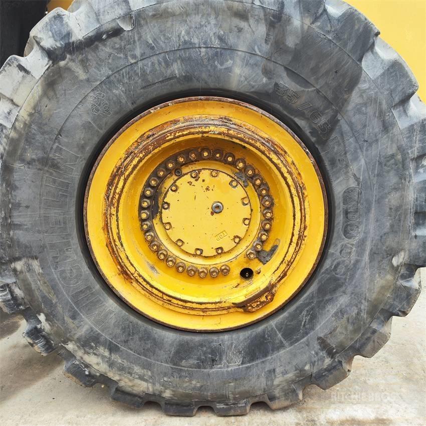 Komatsu WA 600-6 轮式装载机