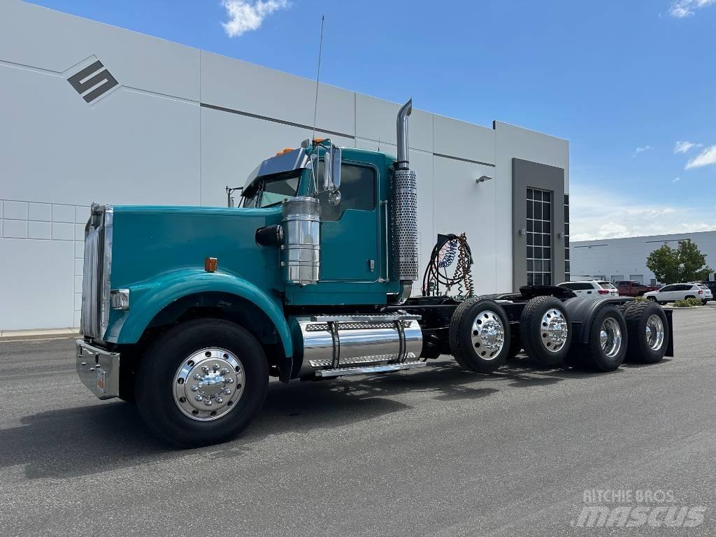 Kenworth W 900 牵引车