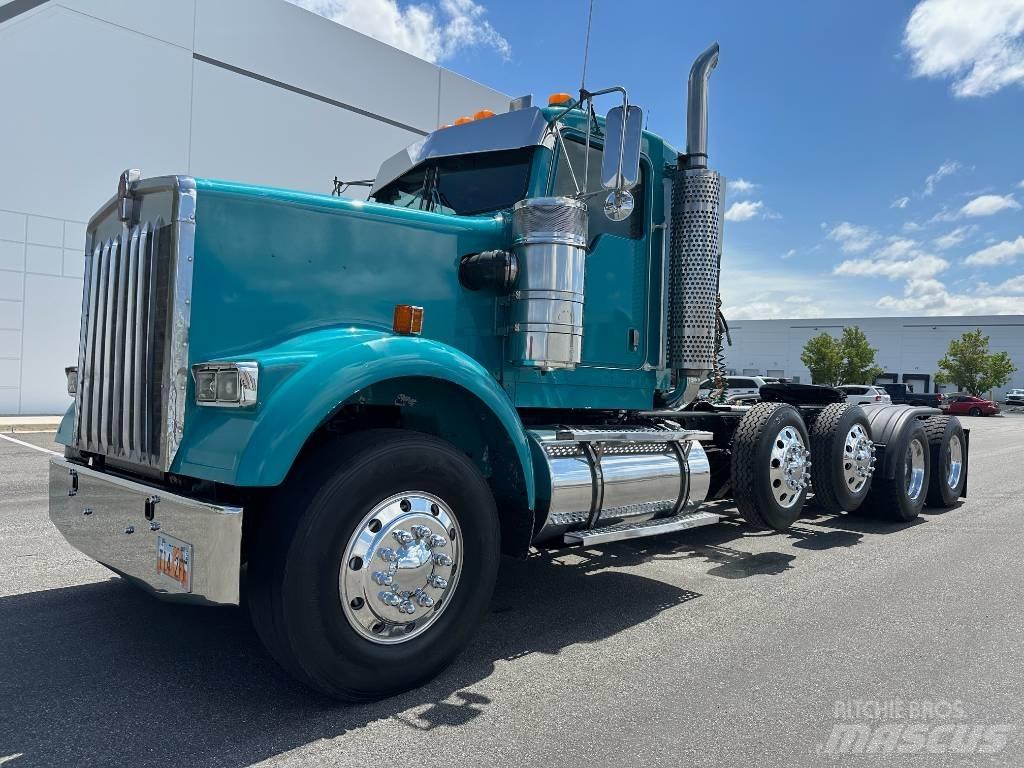 Kenworth W 900 牵引车