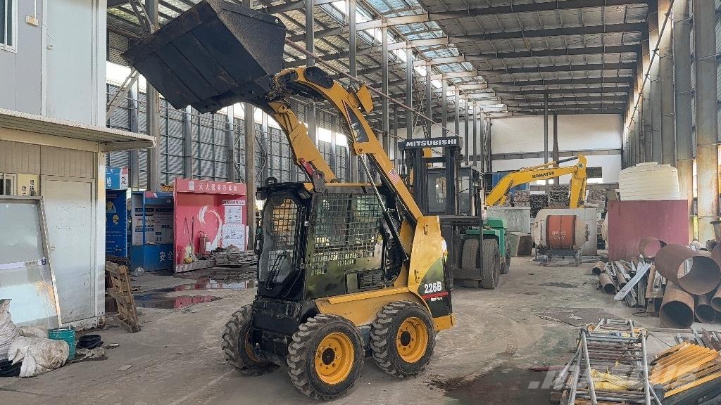 CAT 226 B 滑移装载机