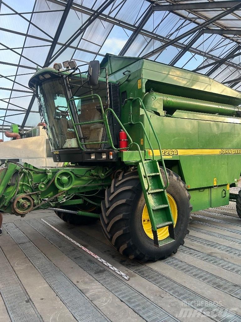John Deere 2264 联合收割机