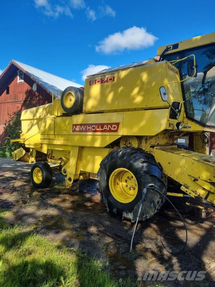 New Holland 8070, 20” 联合收割机