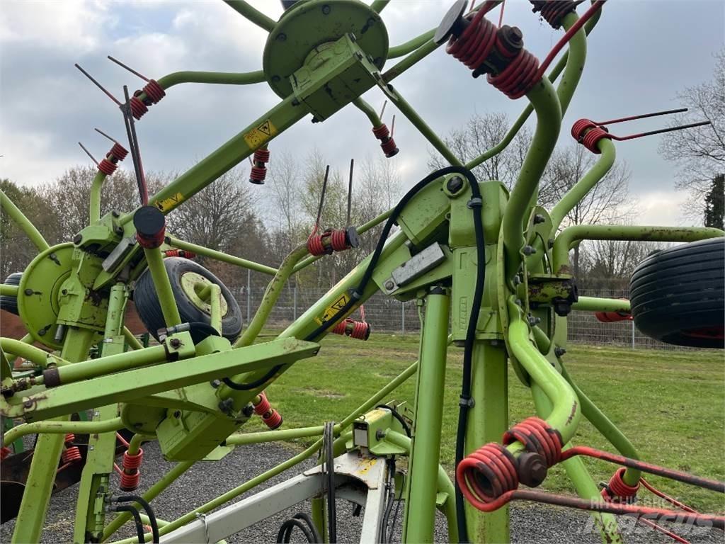 CLAAS VOLTO 770 犁耙和摊草机