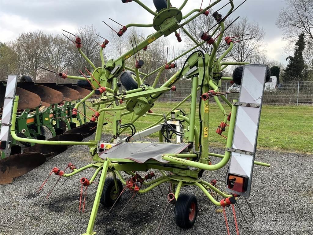CLAAS VOLTO 770 犁耙和摊草机