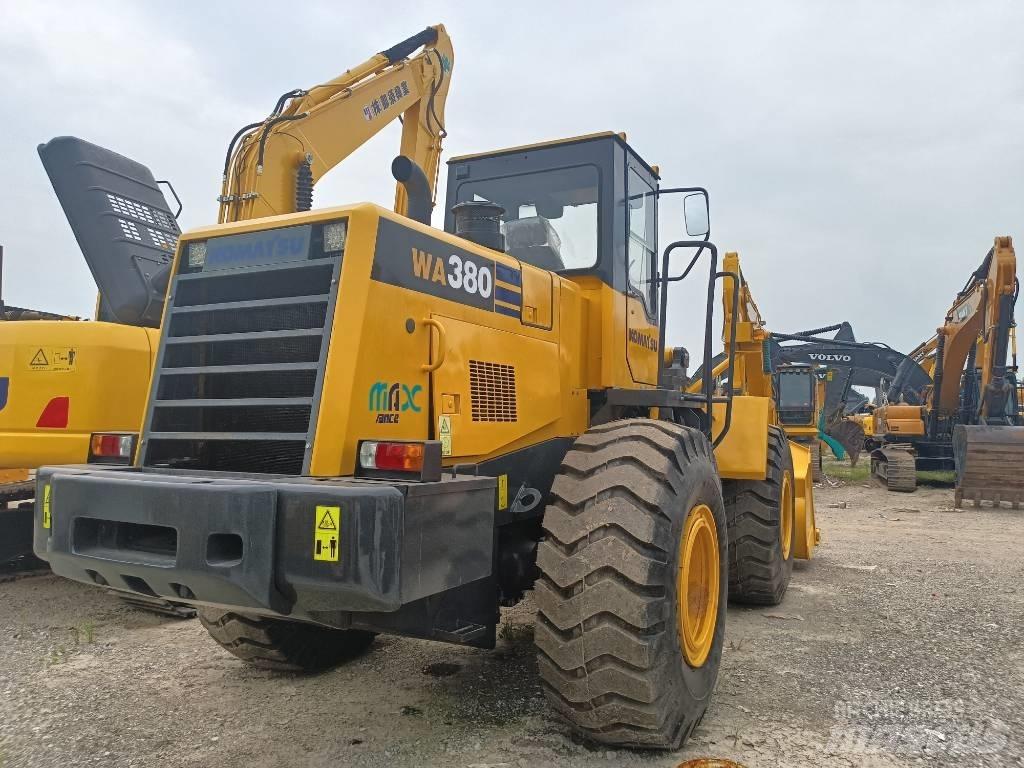 Komatsu WA 380 轮式装载机