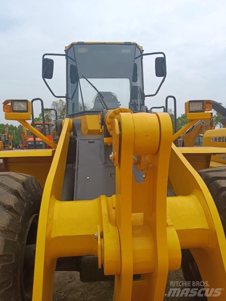 Komatsu WA 380 轮式装载机