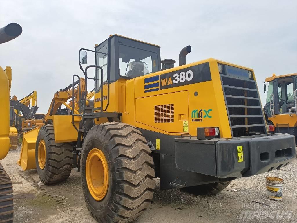 Komatsu WA 380 轮式装载机