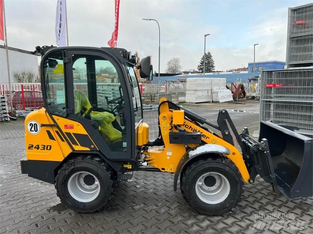 Schäffer 2430 滑移装载机