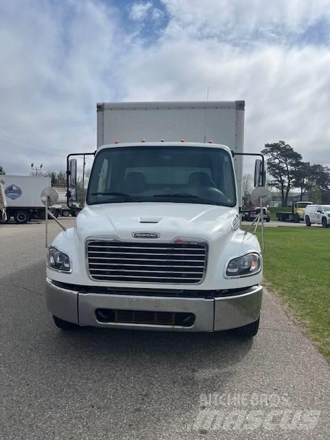 Freightliner M2106 厢式货车