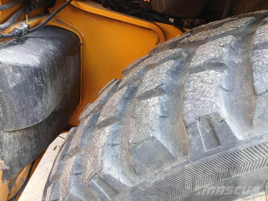 JCB 4cxProAEC 反铲装载机