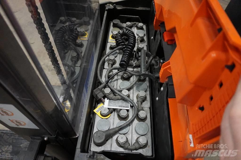 Toyota SWE100 手推堆垛车