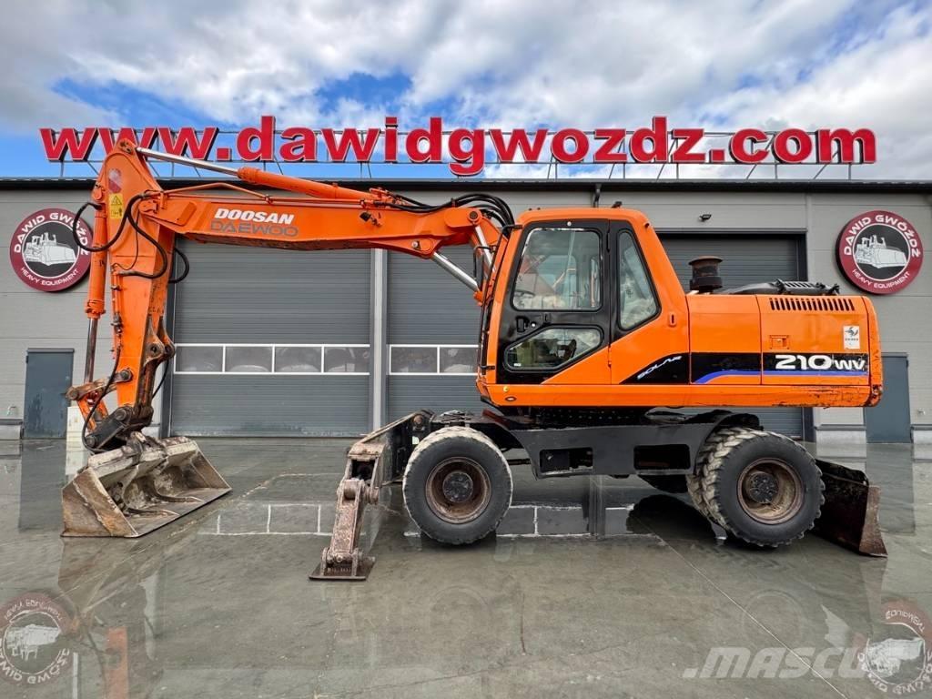 Doosan SOLAR 210W 轮式挖掘机