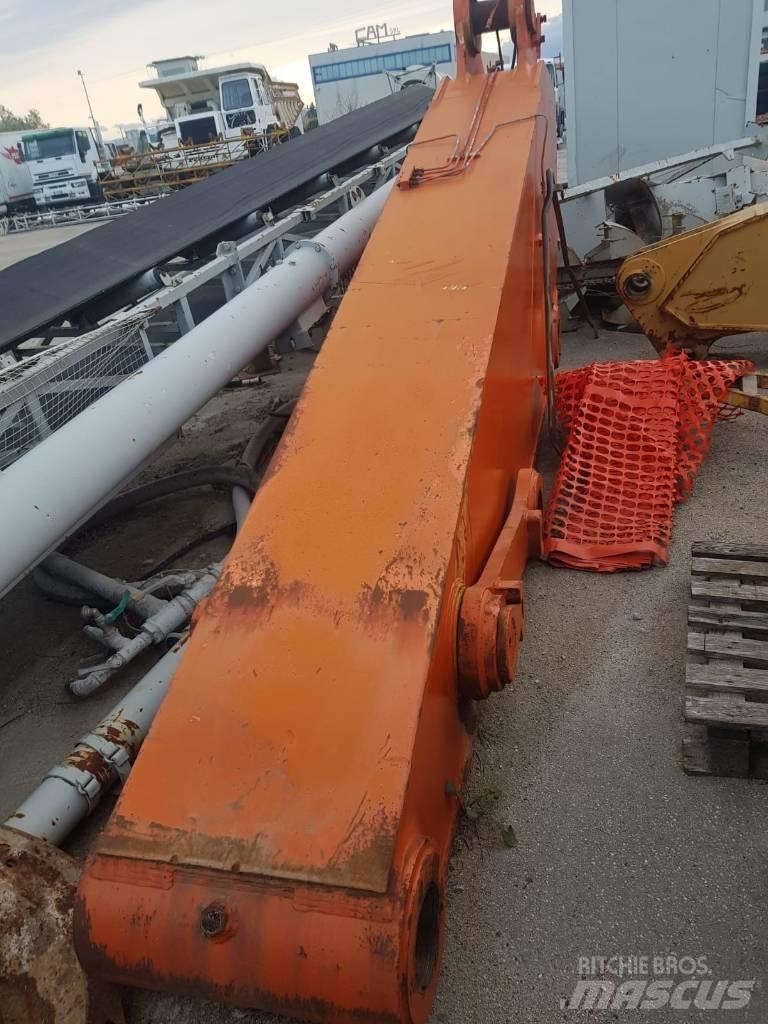 Hitachi EX700 吊杆和铲斗