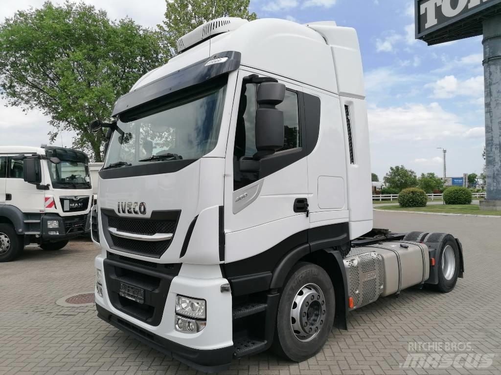 Iveco AS440ST/P 牵引车