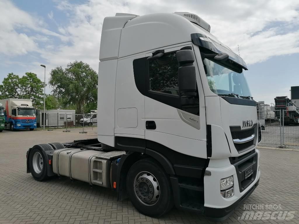 Iveco AS440ST/P 牵引车