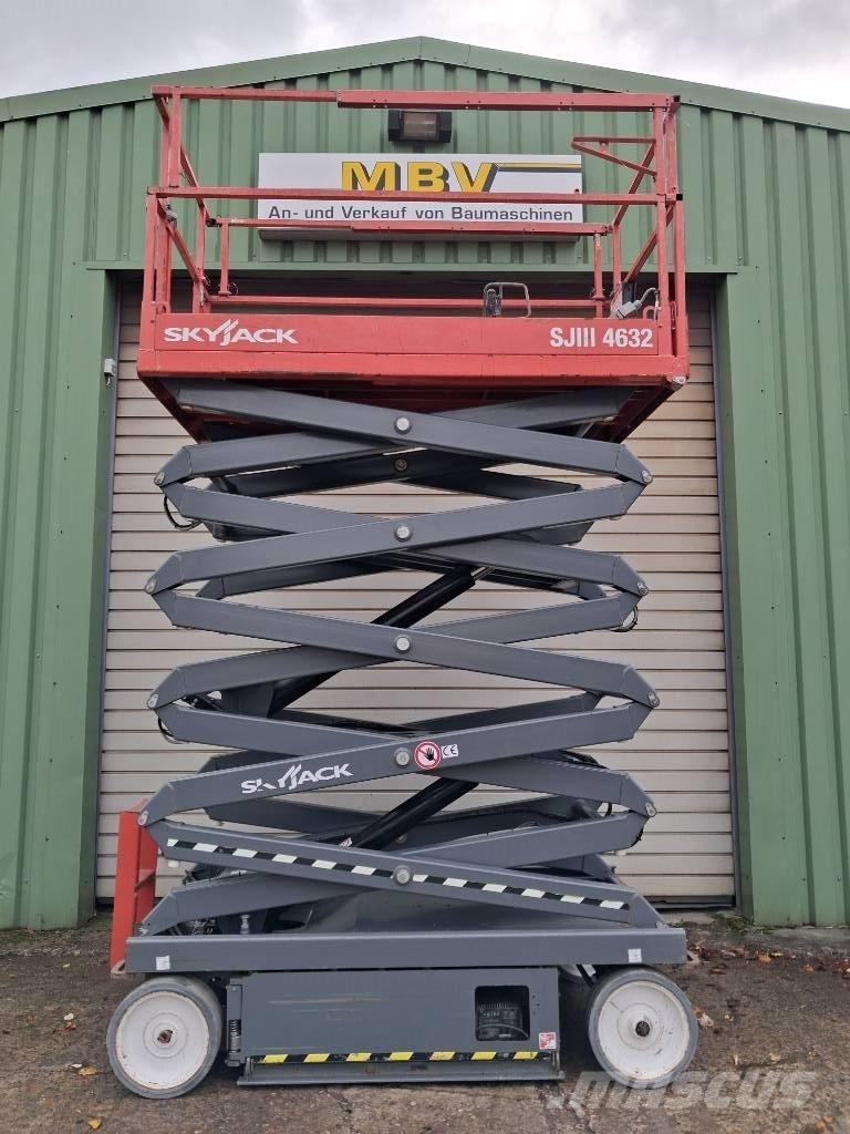 SkyJack SJ III 4632 剪叉式升降机