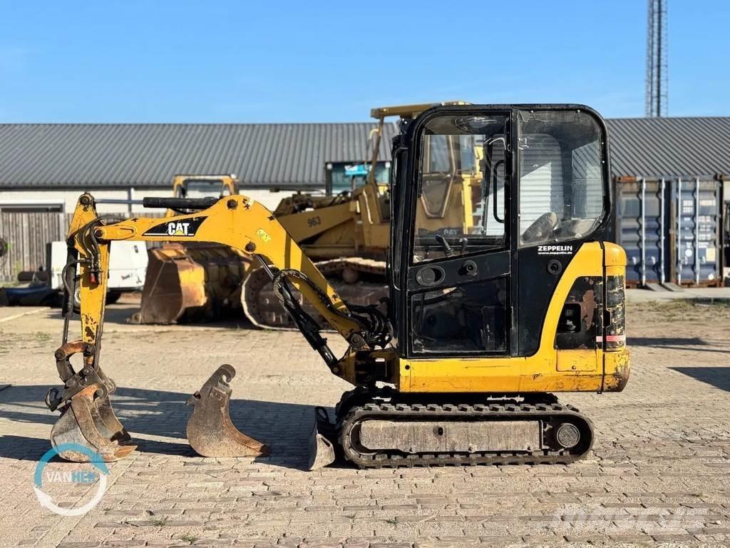 CAT 301.6C 小型挖掘机