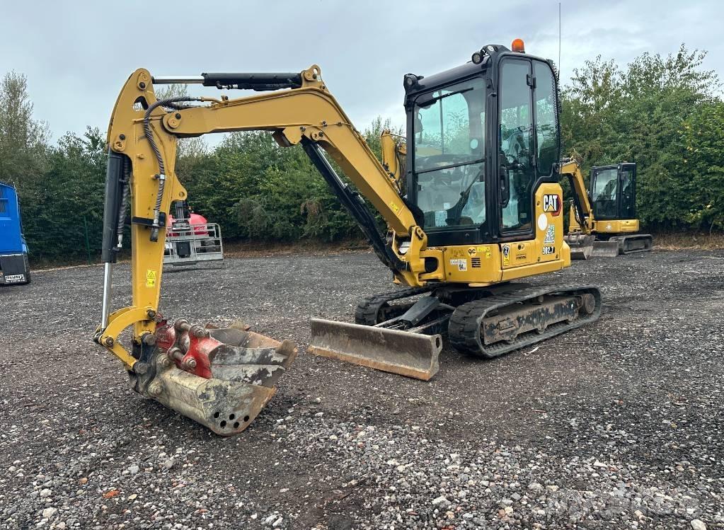CAT 302.7 CR 小型挖掘机