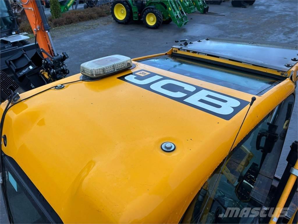 JCB JS145W T4i 轮式挖掘机