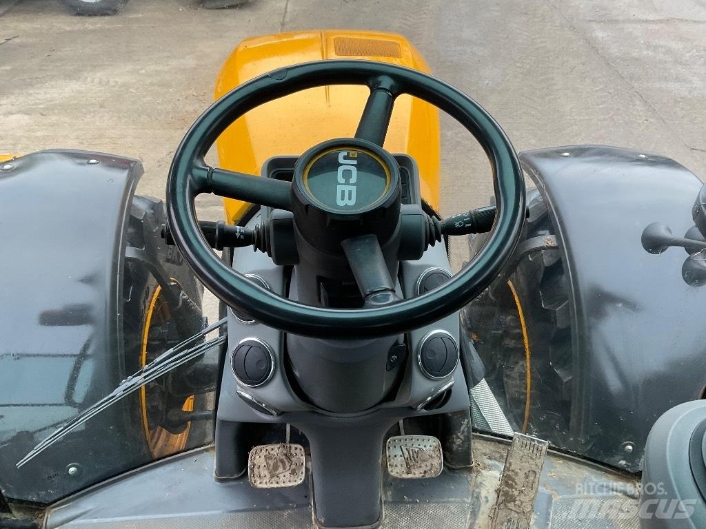 JCB Fastrac 4220 拖拉机/农用车