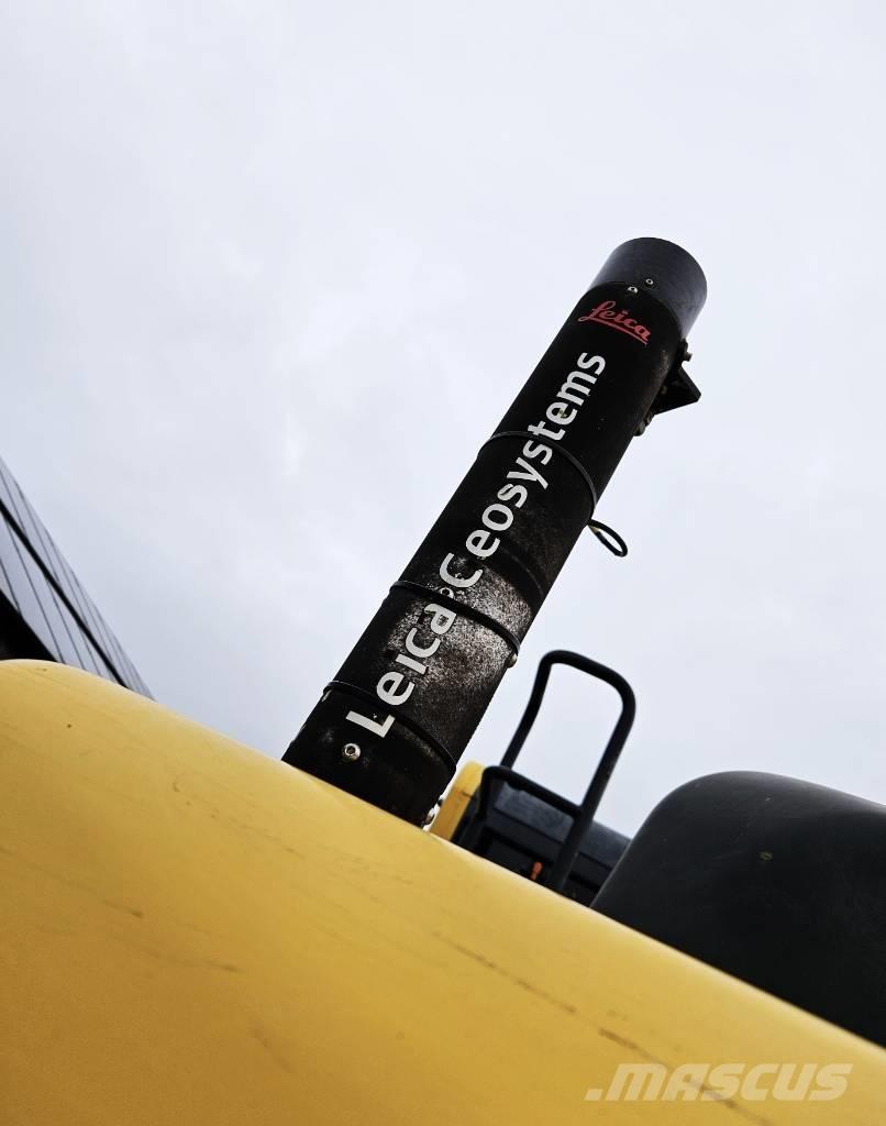 Komatsu HB 215 LC 履带挖掘机