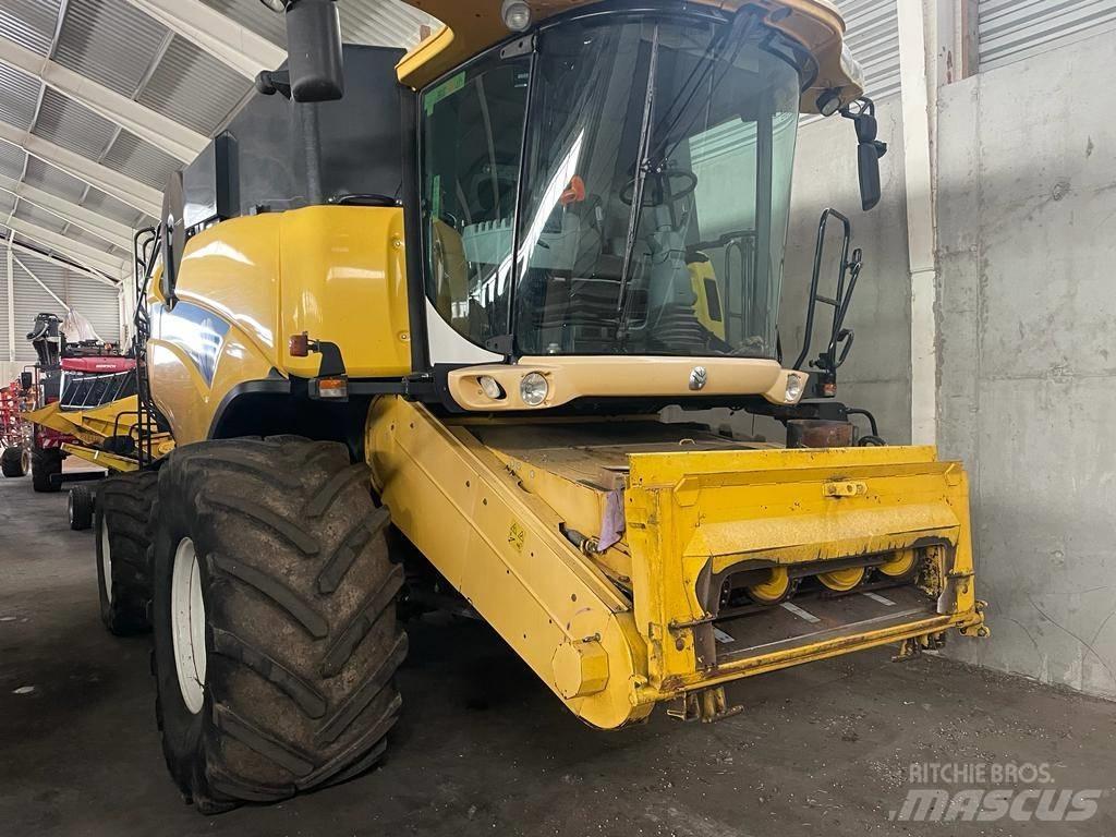 New Holland CX 820 联合收割机