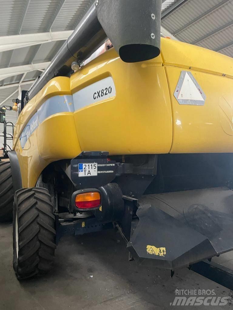 New Holland CX 820 联合收割机