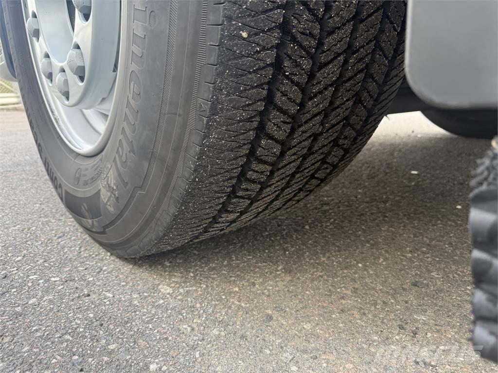 Volvo FE 320 4x2 厢式货车