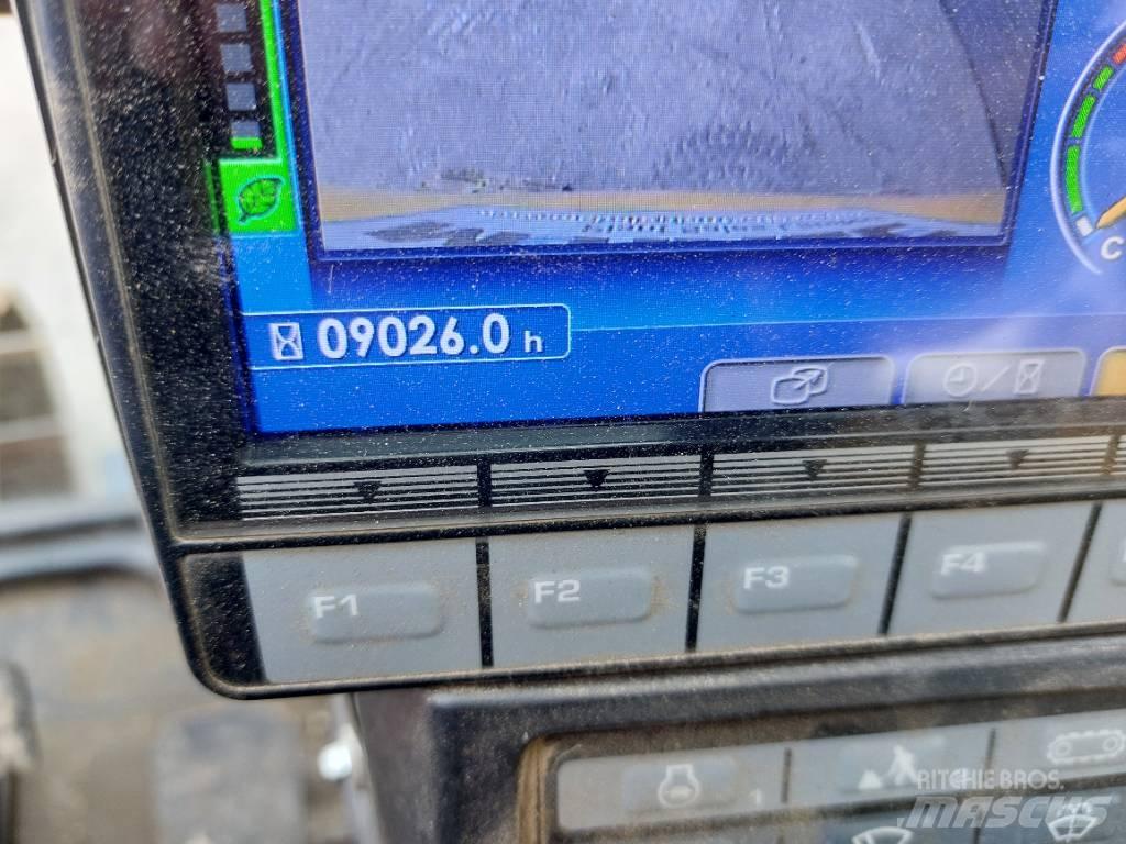 Komatsu PC138USLC-11 履带挖掘机