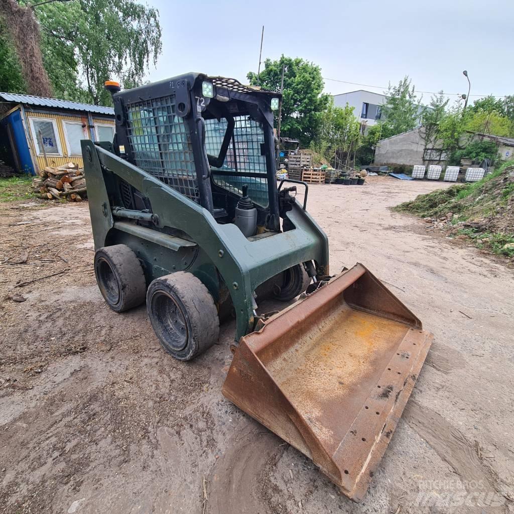 CAT 226 滑移装载机