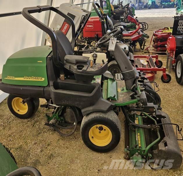 John Deere 2500 A 果岭剪草机