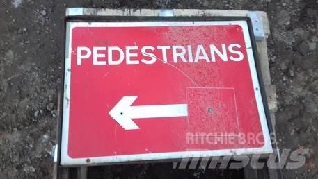  VARIOUS ROAD SIGNS 建筑机械-其他
