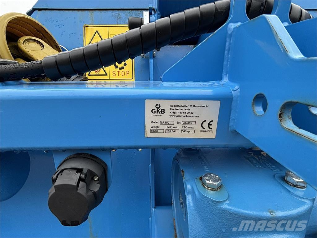  GKB Lapų smulkintuvas 果岭滚压机