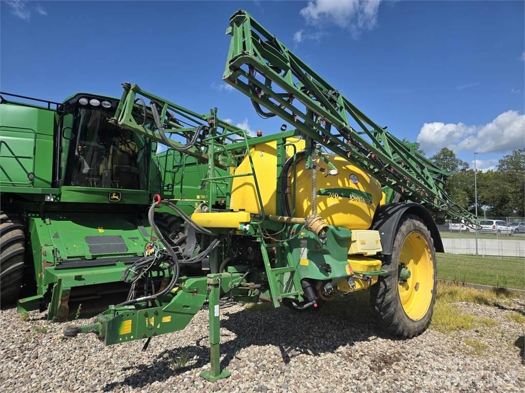 John Deere 740 牵引式喷雾机