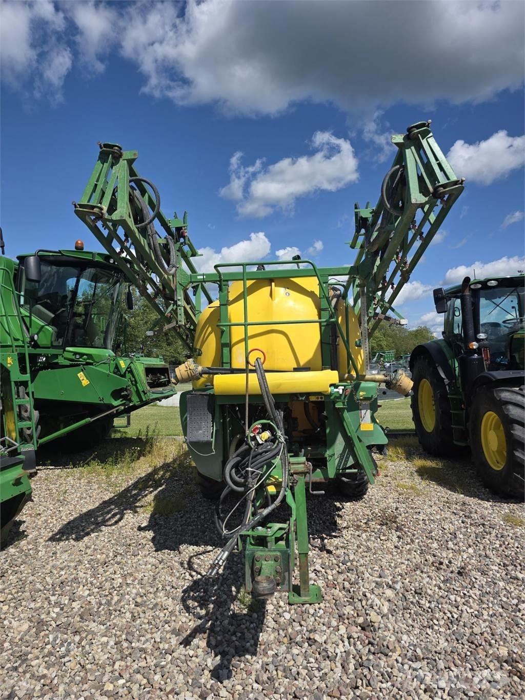 John Deere 740 牵引式喷雾机