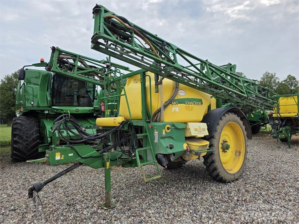 John Deere 740 牵引式喷雾机