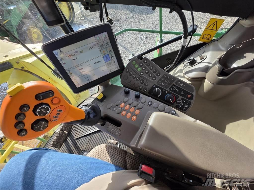 John Deere 8300 自走式青贮饲料收割机