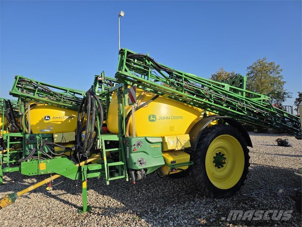 John Deere M740 牵引式喷雾机