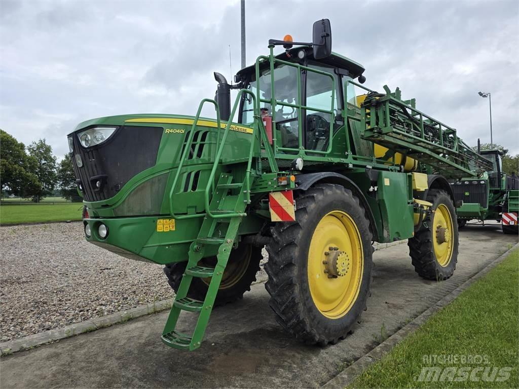 John Deere R4040i 牵引式喷雾机