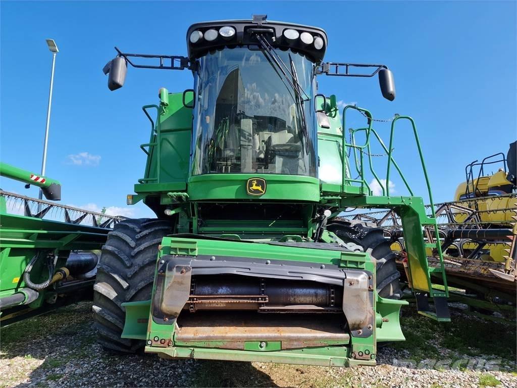 John Deere S690 联合收割机