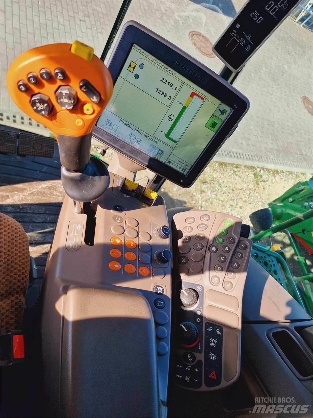 John Deere T660 联合收割机