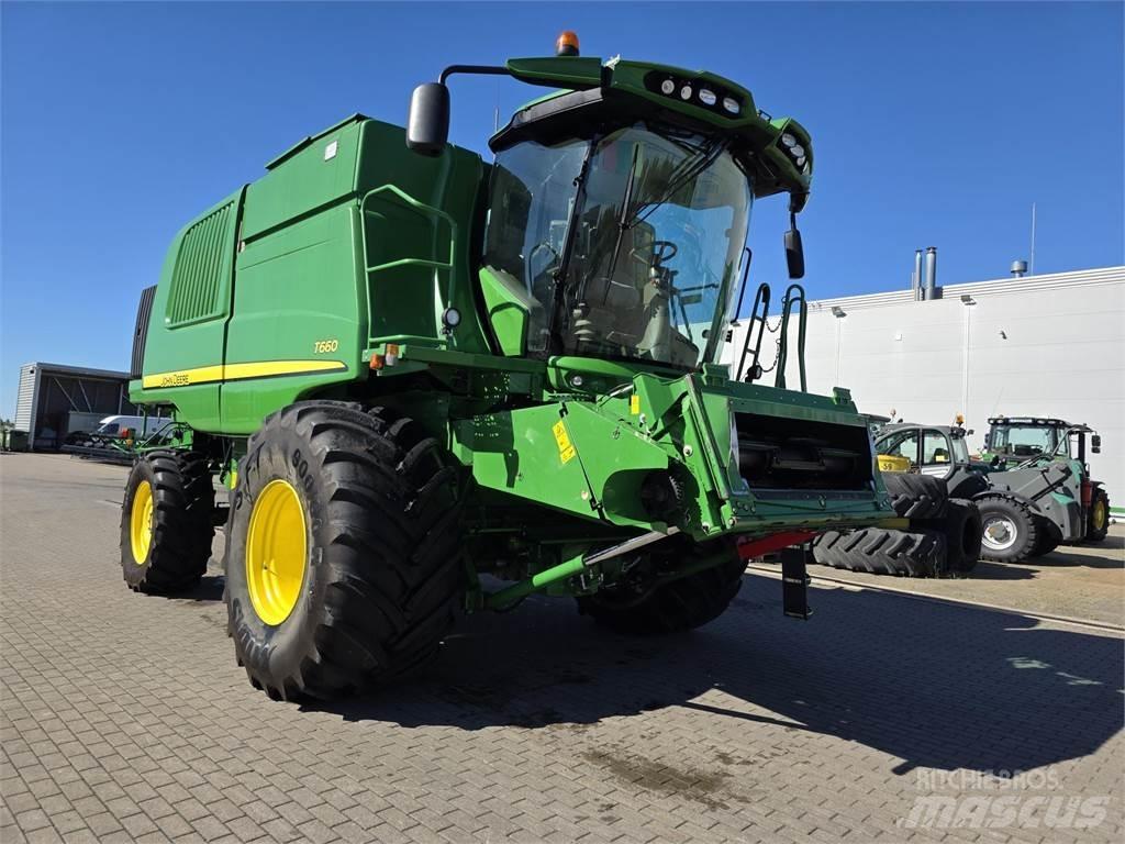 John Deere T660 联合收割机