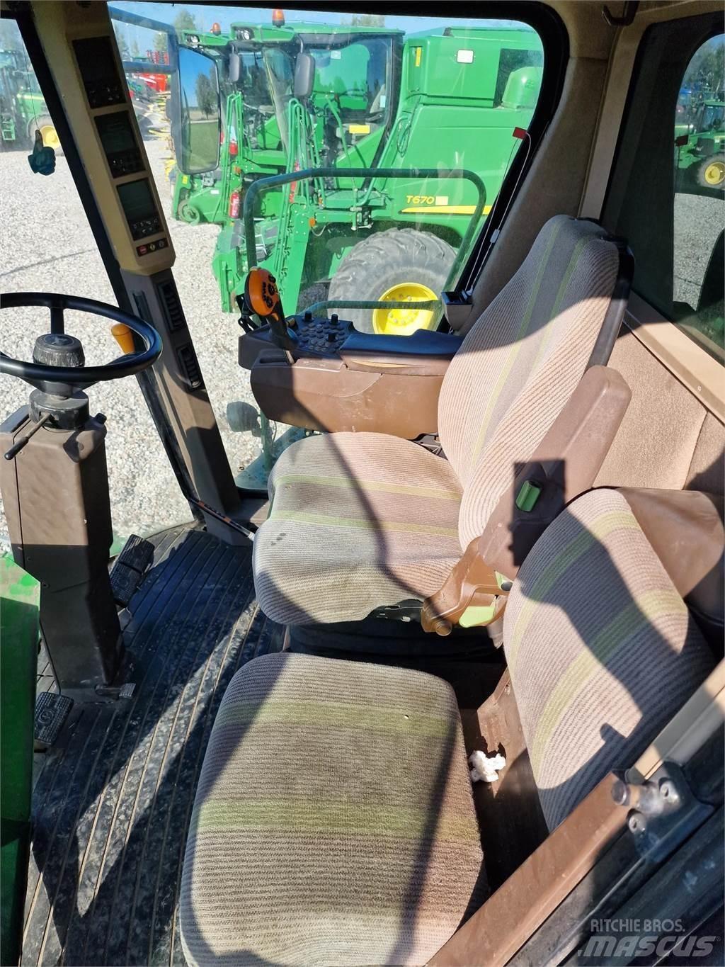 John Deere T670 联合收割机