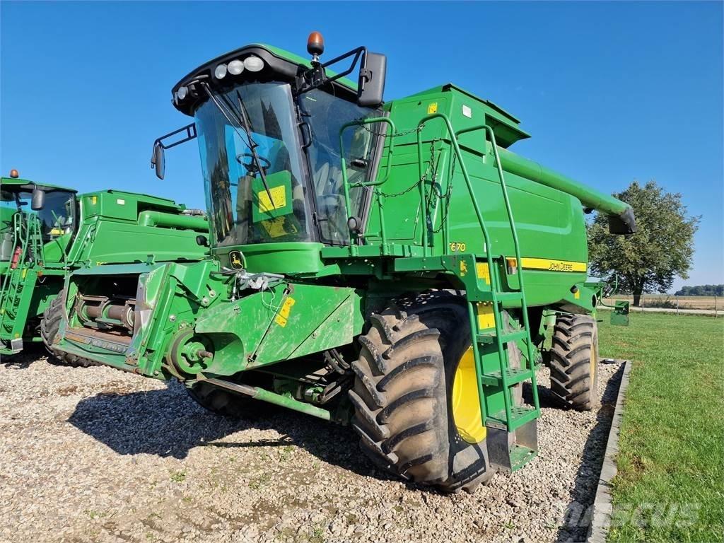 John Deere T670 联合收割机