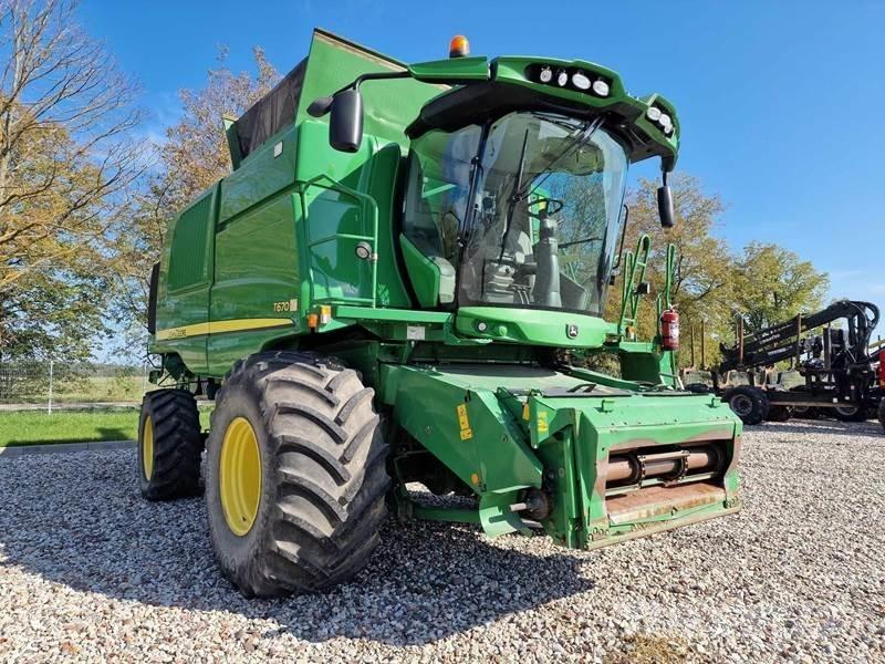 John Deere T670 联合收割机