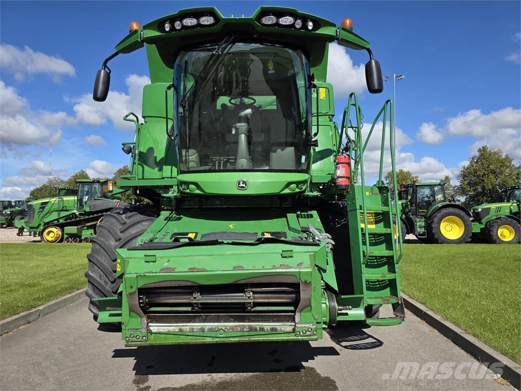 John Deere T670 联合收割机