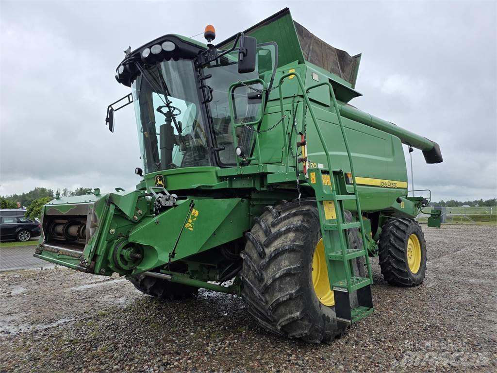 John Deere T670 联合收割机
